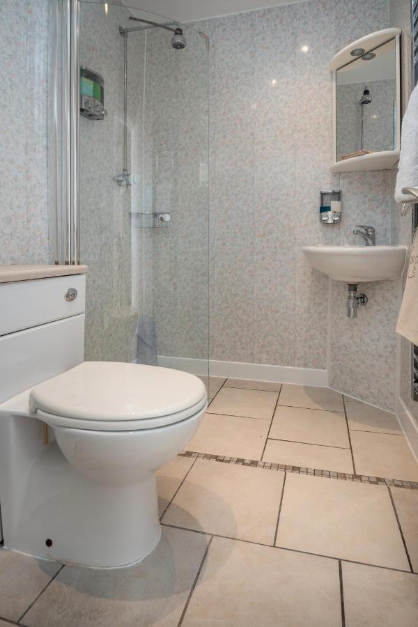 Estuary Guest house 4*