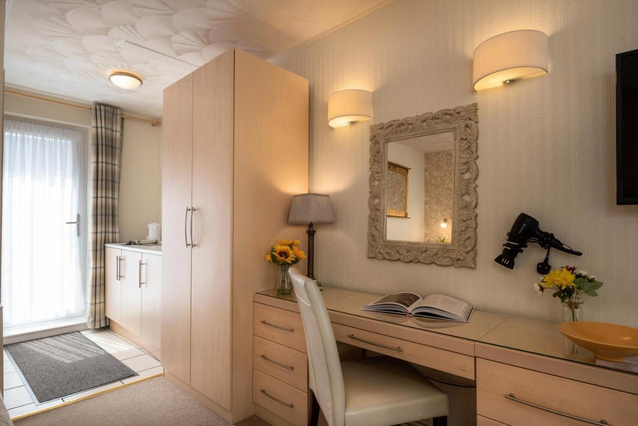 Estuary Guest house 4*